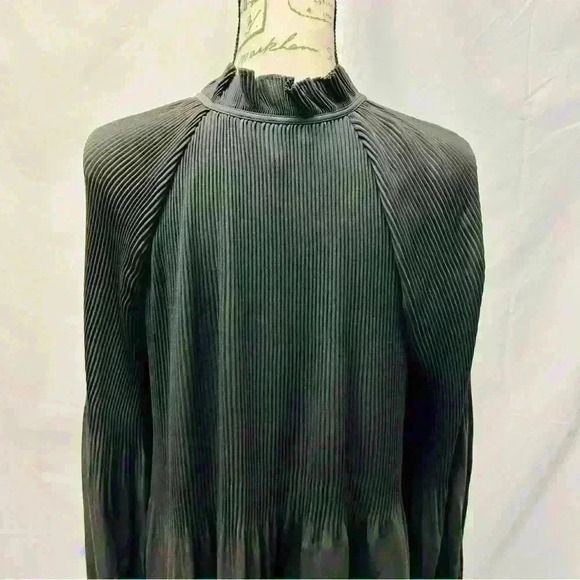 Banana Republic Charcoal Pleat Polyester Long Sleeve Size Medium Blouse - Picture 12 of 16
